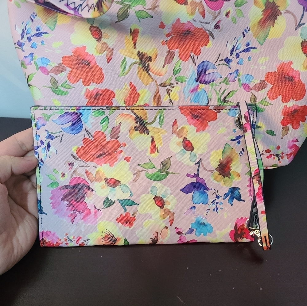 NWOT Carlos Floral Shoulder Bag and Wristlet - Picture 14 of 16